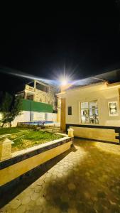 a house at night with a light on it at فيلا الكينج مريوط in King Mariout