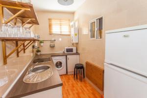 A kitchen or kitchenette at Apartamento Centro Jerez Carbón