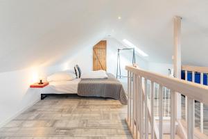 a bedroom with a bed and a staircase at Cottage am Deich Whg Marlene in Uelvesbüll