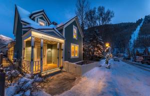 a house in the snow at night at Dunton Town House Hotel in Telluride