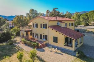 an aerial view of a house at Casale sul Mare - Grilli 2 in Lacona