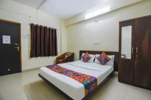 a bedroom with a large bed in a room at FabHotel Krishna Inn in Hinjewadi