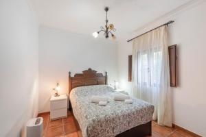 a bedroom with a bed with two towels on it at Casa El Mure in Ronda +14 photos