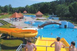 a group of young men at a water park at Studio LEOPOLD LEIBNITZ in Leibnitz