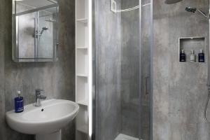 a bathroom with a sink and a shower at Badgers Sett in Hankerton +7 photos