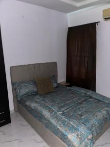 a bedroom with a bed in a room at Urban Nest Lodge in Ikeja