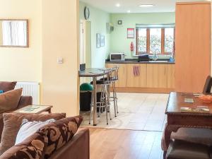 a living room with a couch and a kitchen at Little Acorns in Great Malvern +8 photos