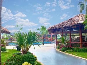 a pool at the resort at Hoa Binh Resort in Hòa Bình
