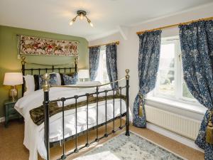 a bedroom with a bed and a window at Keepers Cottage - Ukc3950 in Puncknowle