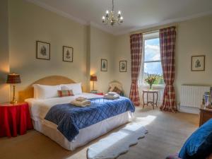 a bedroom with a bed and a window at Dalnaglar Castle - Uk7072 in Cray
