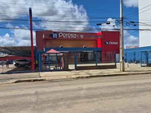 a pepco store on the corner of a street at AP Climatizado aconchego com Mercado em frente in Vitória da Conquista
