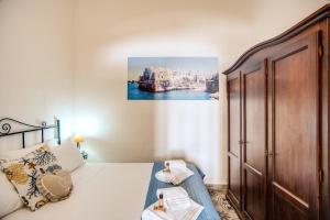 a bedroom with a bed and a painting on the wall at Terrazza Anvi Mare & Relax in Polignano a Mare