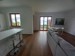a living room with a couch and a table at Casa Vacanze Cael la Quiete in Riva di Solto