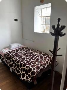 a bedroom with a bed in a room with a window at Tarmeñita VIP in Tarma