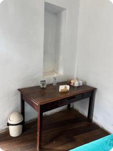 a wooden table in a room with a mirror at Tarmeñita VIP in Tarma