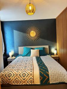 a bedroom with a large bed with a blue wall at Appartement Grenouillit, hyper centre du Puy in Le Puy-en-Velay
