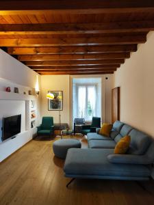 a living room with a blue couch and chairs at La Contrada - Suite Apartment in Sarnico