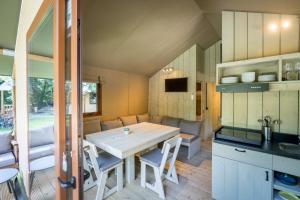 a kitchen with a table and chairs in a room at Urban Gardens Ieper in Ieper