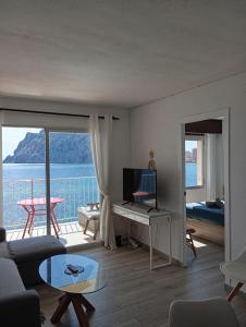 a living room with a view of the ocean at Oasis Mediterráneo in Ifach