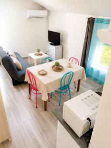 a living room with a table and a couch at L'oiseau bleu in Salin-de-Giraud