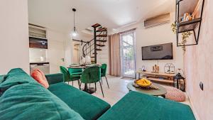 a living room with a green couch and a table at Villa Anna by Villas Guide in Vela Luka