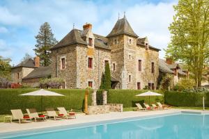 an estate with a swimming pool in front of a building at Hôtel & Spa de La Bretesche in Missillac