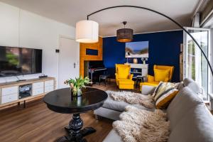 a living room with a couch and a table at Ferienhaus Inge in Büsum