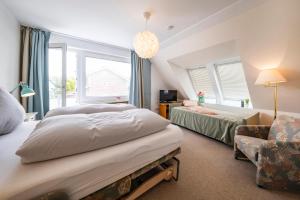 a bedroom with two beds and a window at Ferienhaus Inge in Büsum