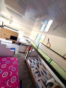 a room with two bunk beds in a room at Rincon Samario in Santa Marta