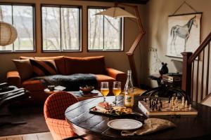 a living room with a chess board and glasses of wine at New Paltz Way Hotel in New Paltz