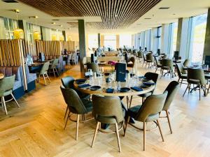 a dining room with a table and chairs at Hotel Geysir in Geysir