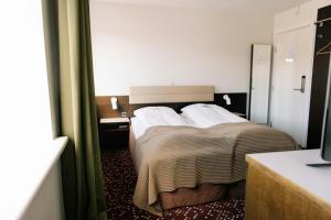 a hotel room with a bed in a room at Hotel Tórshavn in Tórshavn