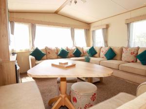 a living room with a couch and a table at The Oakley in Par
