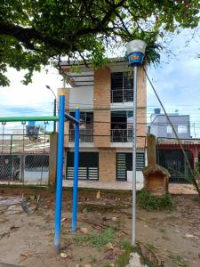 a basketball hoop in front of a building at APARTA ESTUDIO CONDO in Villavicencio