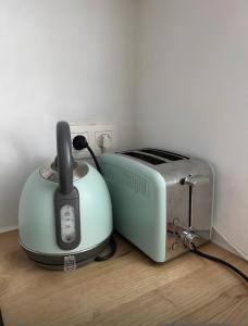 a toaster sitting on a table next to a toaster at Casa Baía da Lagoa in Lagoa