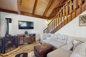 a living room with a couch and a flat screen tv at The Music Chalet in Ronald