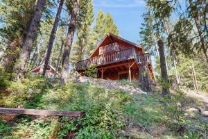 a house on a hill in the woods at The Music Chalet in Ronald
