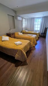 three beds in a room with wooden floors at Elvi&Vi in La Rioja