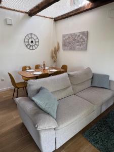 a living room with a couch and a table at La casa de Nora in Duga Resa