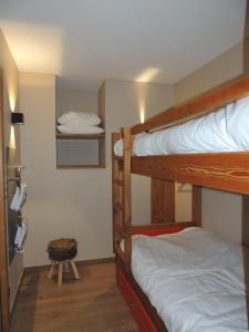 Ein Etagenbett oder Etagenbetten in einem Zimmer der Unterkunft Appartements Bétemps