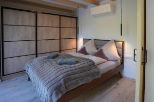 a bedroom with a large bed with a wooden headboard at Chalets Szőcs-birtok in Izvoare +35 photos
