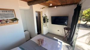 a pair of pink shoes sitting on a bed in a room at Suítes Recanto dos papagaios in Angra dos Reis