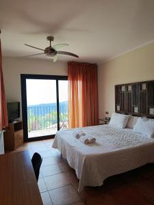a bedroom with a large bed and a large window at Cor De Prades in Mont-ral