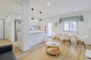 a living room and kitchen with a table and chairs at Fonte Nova Nest, By Home Match in Setúbal