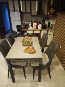 a kitchen with a table with a pizza on it at Mansilla Petit Inn in Mansilla de las Mulas