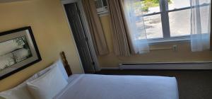 Gallery image of Wilson Lake Inn in Wilton