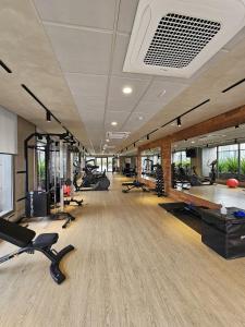 a gym with a large room with treadmills and ellipticals at Studio Tatuapé - SP in São Paulo