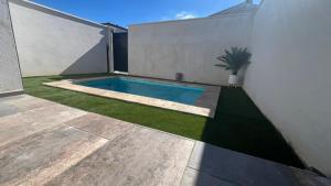 a swimming pool on the side of a house at Studio Provence in Istres