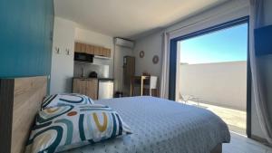 a bedroom with a bed with a view of the ocean at Studio Provence in Istres