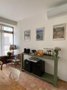 a kitchen with a green counter in a room at La TULIPE SAUVAGE in Bourdeaux